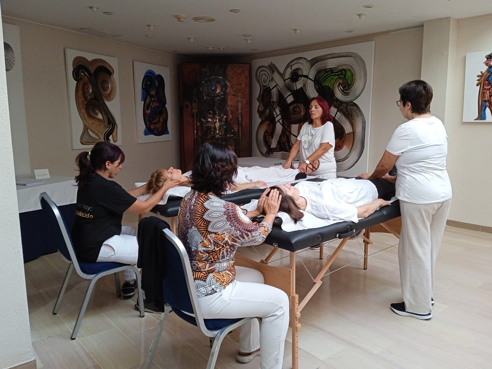 Alumnos de Reiki con certificados