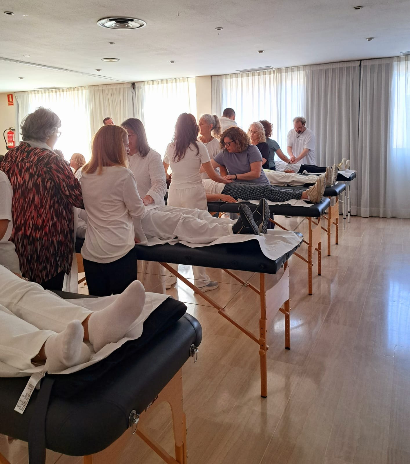 Alumnos en práctica Reiki presencial